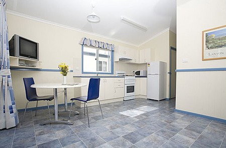 Crestview Top Tourist Park - Your Accommodation 1