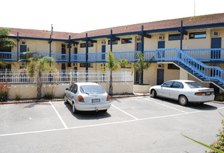 Lakes Central Hotel - Your Accommodation