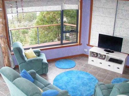 Larus Waterfront Cottage - Your Accommodation 3