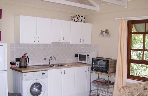 Hillcrest Cottage - Your Accommodation 4