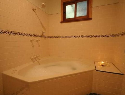 Elouera - Your Accommodation 4
