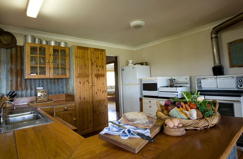 Yaraandoo Lakeside Retreat - Your Accommodation 5