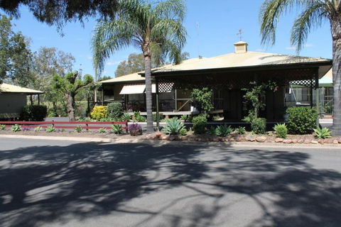 Lake Forbes Motel - Your Accommodation 0
