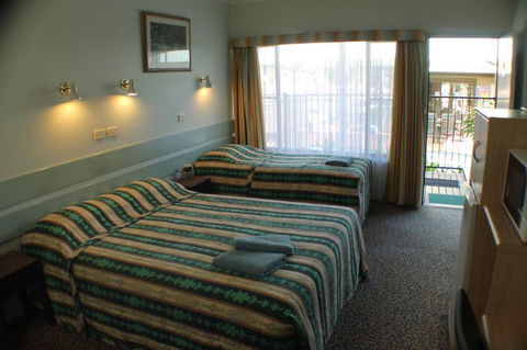 Lake Forbes Motel - Your Accommodation 3