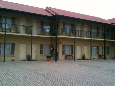 Golden Guitar Motor Inn - Your Accommodation 3
