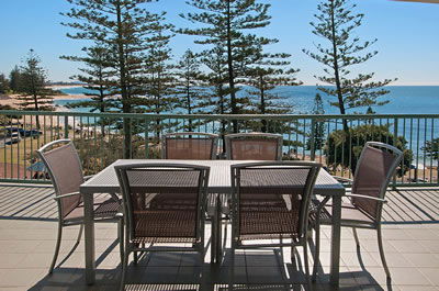 Norfolks On Moffat Beach - Your Accommodation 4