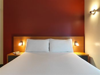 Ibis Melbourne Little Bourke Street - Your Accommodation 1