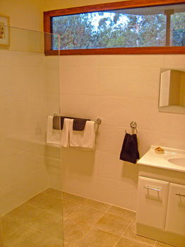 Valley Farm Vineyard Cottages - Your Accommodation 12