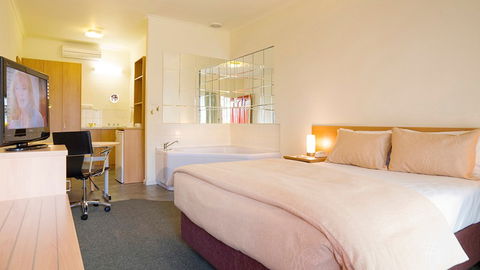 BEST WESTERN Airport Motel And Convention Centre - Your Accommodation 1