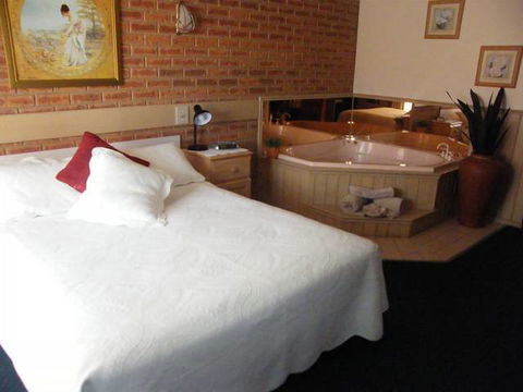 BEST WESTERN Colonial Motor Inn Bairnsdale - Your Accommodation 1