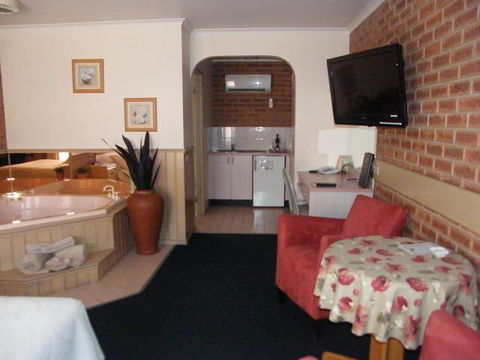 BEST WESTERN Colonial Motor Inn Bairnsdale - Your Accommodation 3