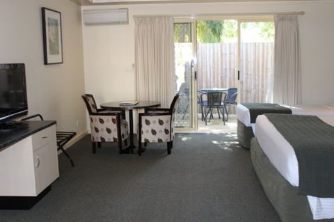 Fairways Resort - Your Accommodation 4