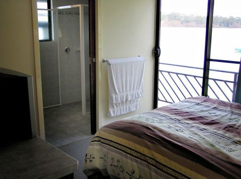 Takeme2 Houseboat - Your Accommodation 3