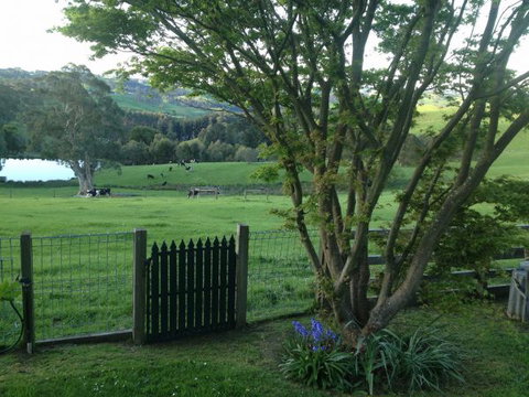 Halcyon Cottage Retreat - Self Contained Accommodation - Your Accommodation 7