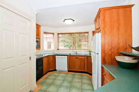 Fairlight House - Your Accommodation 2