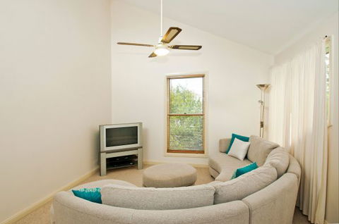 Fairlight House - Your Accommodation 4