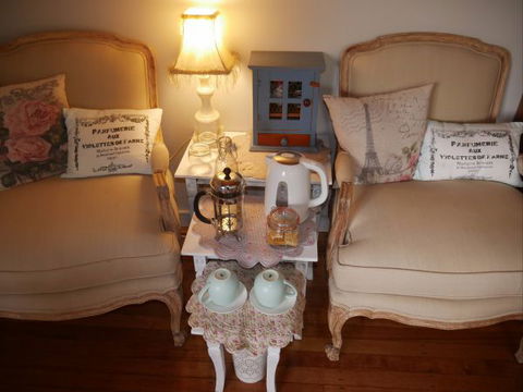 La Perrie Chalet Bed And Breakfast - Your Accommodation 2