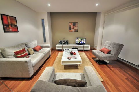 La Loft Apartments - Your Accommodation 3
