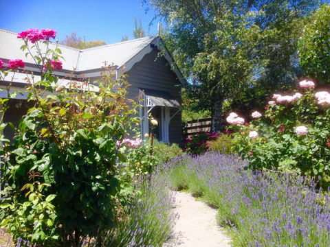 Valley View Cottage - Your Accommodation 0