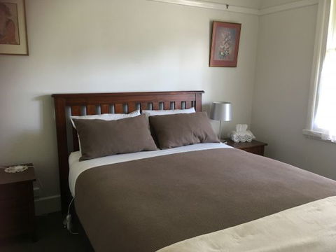 Valley View Cottage - Your Accommodation 3