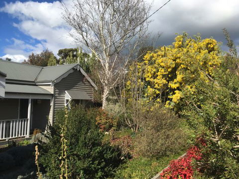 Valley View Cottage - Your Accommodation 4