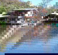 Lakeside Lodge - Your Accommodation