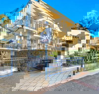 Golden Riviera Beach Resort