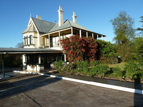 Airlie House Motor Inn - Your Accommodation 0