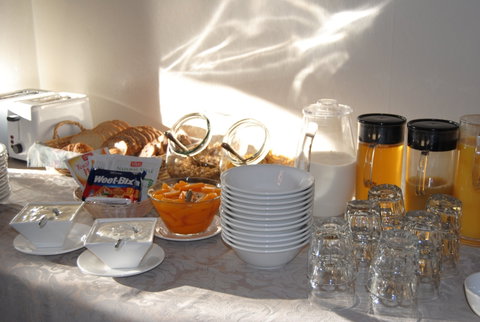 Airlie House Motor Inn - Your Accommodation 2