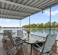 Boats and Bedzzz - The Murray Dream self-contained moored Houseboat