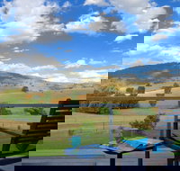 Adelong Valley Farm Stays - Moorallie Cottage