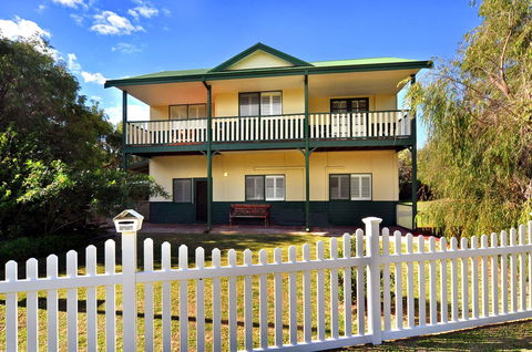 Clemandtines Vintage Beach Estate - Your Accommodation 0