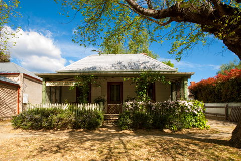 Laidlaw Cottage - Your Accommodation 0