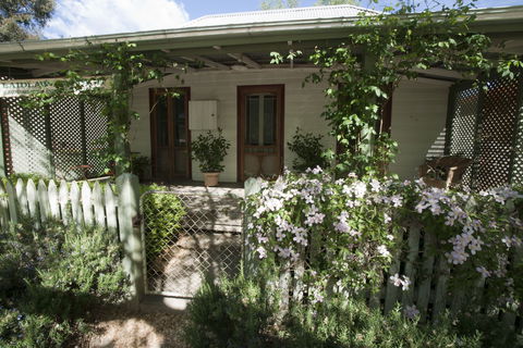 Laidlaw Cottage - Your Accommodation 1