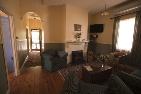 Laidlaw Cottage - Your Accommodation 2