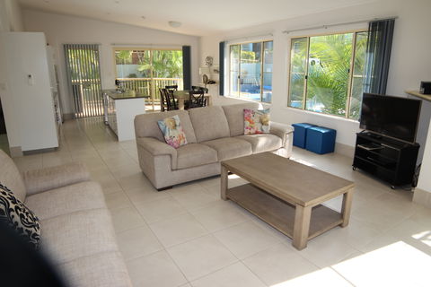 Lennox Beach Resort - Your Accommodation 1