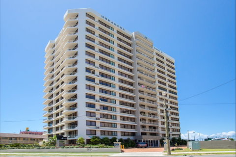 Breakers North - Absolute Beach Front Holiday Apartments - Your Accommodation 1