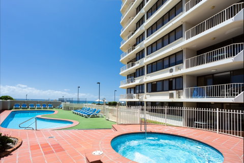Breakers North - Absolute Beach Front Holiday Apartments - Your Accommodation 2