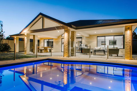 Fairways - Your Accommodation 0