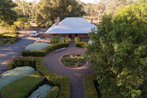 Jacob's Estate Cottage - Your Accommodation 0