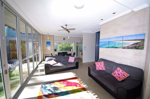 Sun Worship Crescent Head Eco Villas - Your Accommodation 2