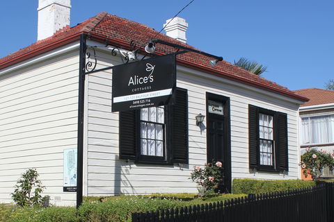 Alice's Cottages - Your Accommodation 0