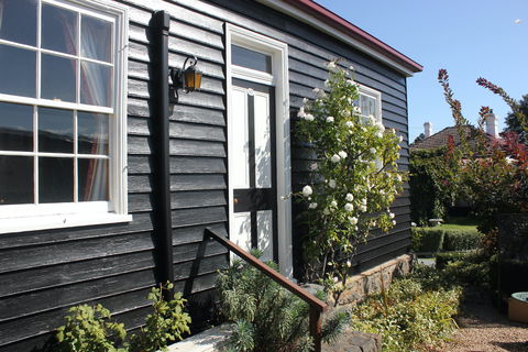 Alice's Cottages - Your Accommodation 1