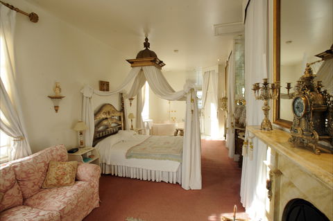 Alice's Cottages - Your Accommodation 2