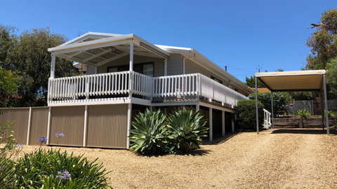 Catching Waves - Your Accommodation 0