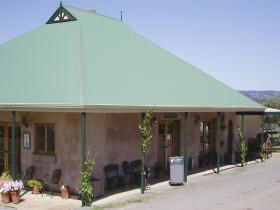 Lloyd Brothers Wine & Olive Company - McLaren Vale - Your Accommodation 0