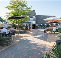 George Harcourt Inn - Your Accommodation