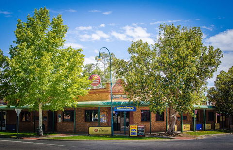 Crown Hotel Wentworth - Your Accommodation 0