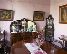 Jerilderie Historic Residence - Historic Home And Gardens - Your Accommodation 0