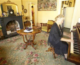 Jerilderie Historic Residence - Historic Home And Gardens - Your Accommodation 3